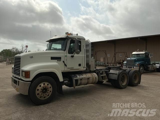 Mack CHU613 Trekkers
