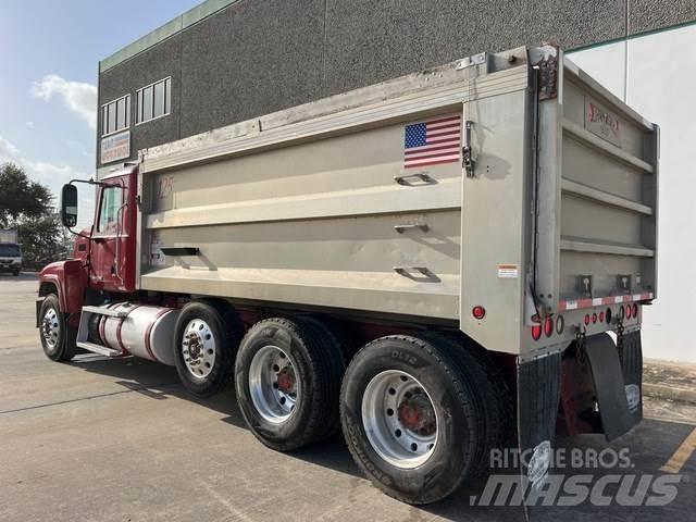 Mack CHU613 Kipper