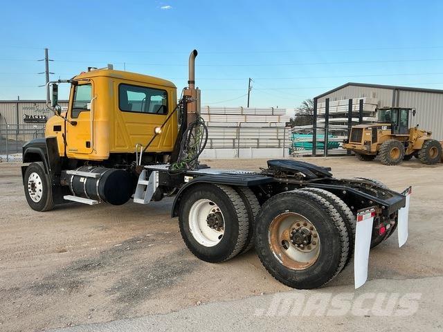 Mack CHU613 Trekkers