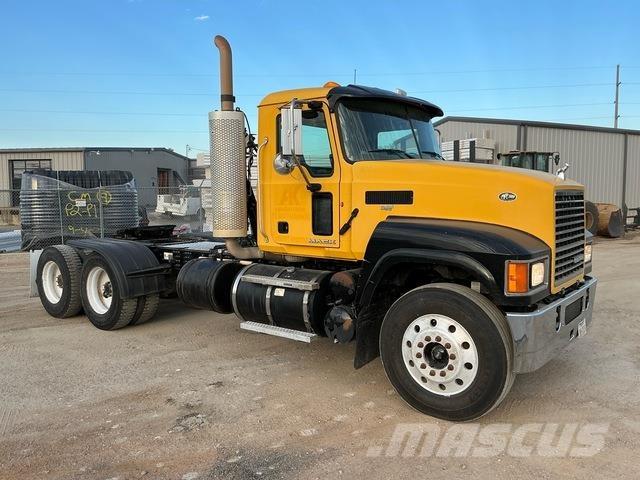 Mack CHU613 Trekkers