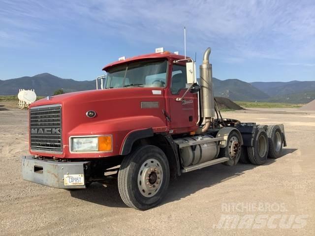 Mack CL733 Trekkers