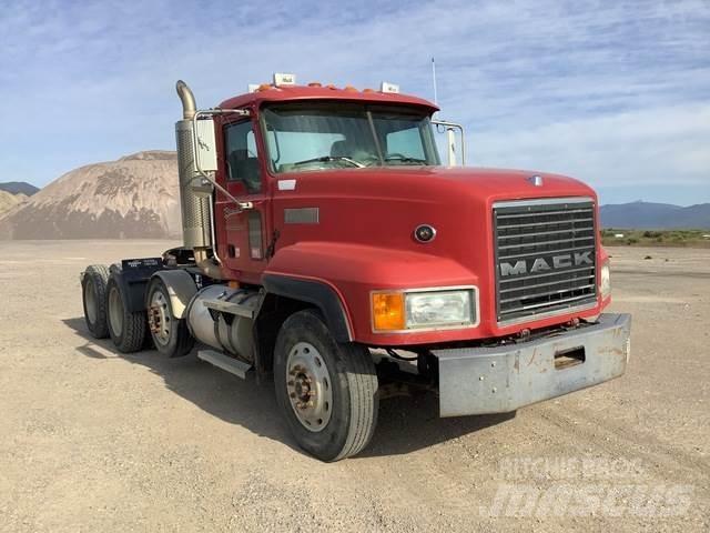 Mack CL733 Trekkers
