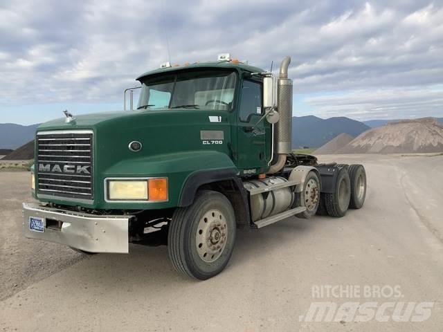 Mack CL733 Trekkers