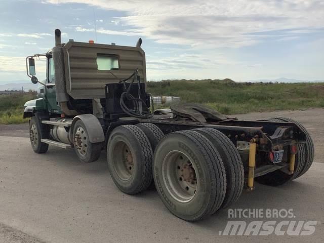 Mack CL733 Trekkers