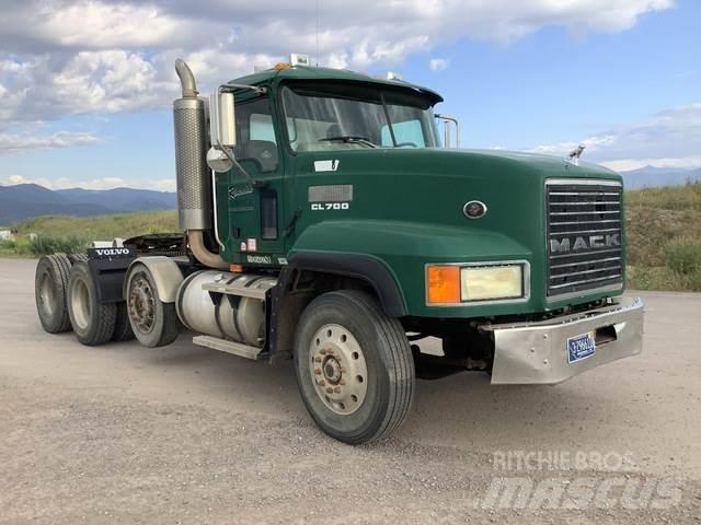 Mack CL733 Trekkers