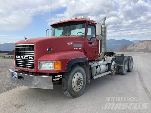 Mack CL733 Trekkers