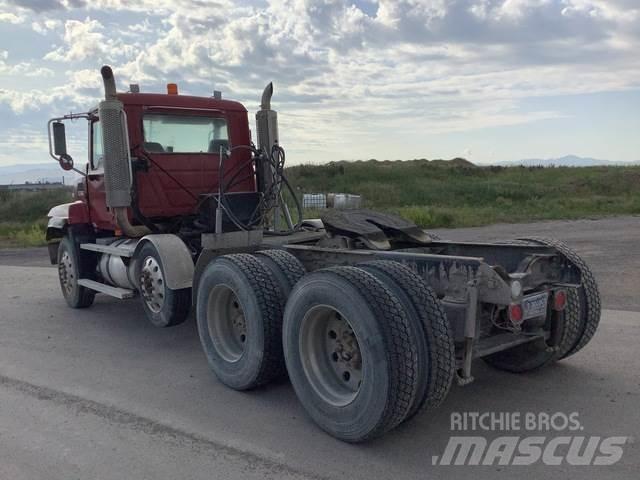 Mack CL733 Trekkers