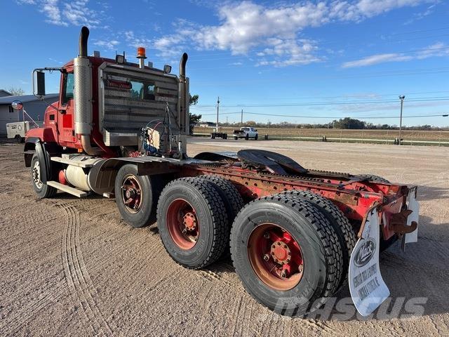 Mack CL733 Trekkers