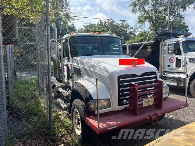 Mack CTP713 Trekkers