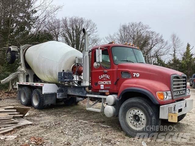 Mack CV513 Anders
