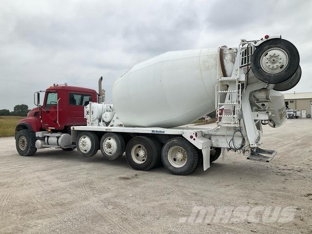 Mack CV513 Anders