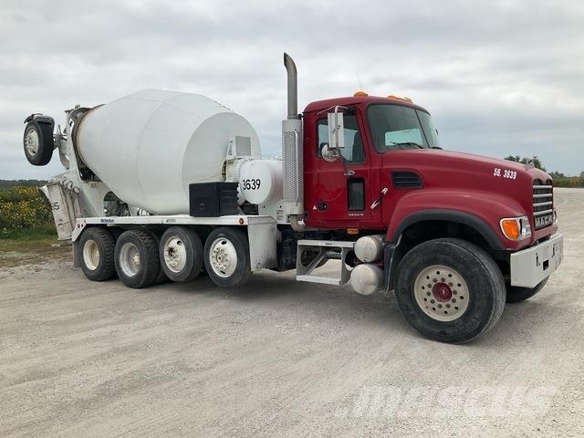 Mack CV513 Anders
