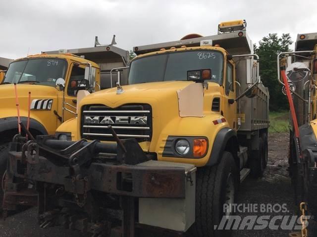 Mack CV700 Sneeuwschuivers en -ploegen