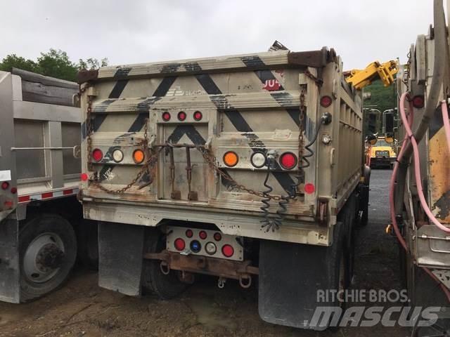 Mack CV700 Sneeuwschuivers en -ploegen