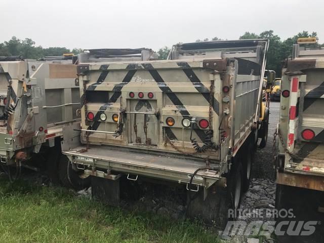 Mack CV700 Sneeuwschuivers en -ploegen