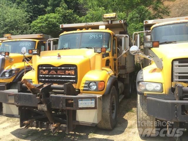 Mack CV700 Sneeuwschuivers en -ploegen