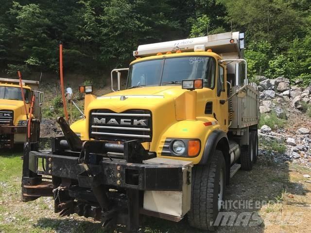 Mack CV700 Sneeuwschuivers en -ploegen