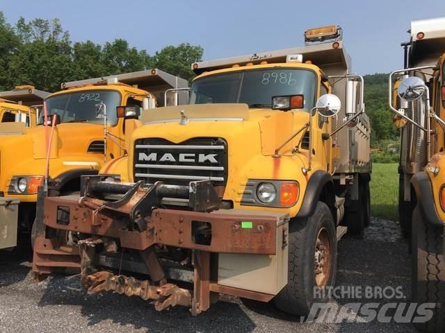 Mack CV700 Sneeuwschuivers en -ploegen