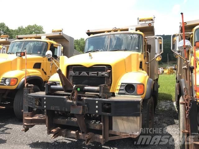 Mack CV700 Sneeuwschuivers en -ploegen