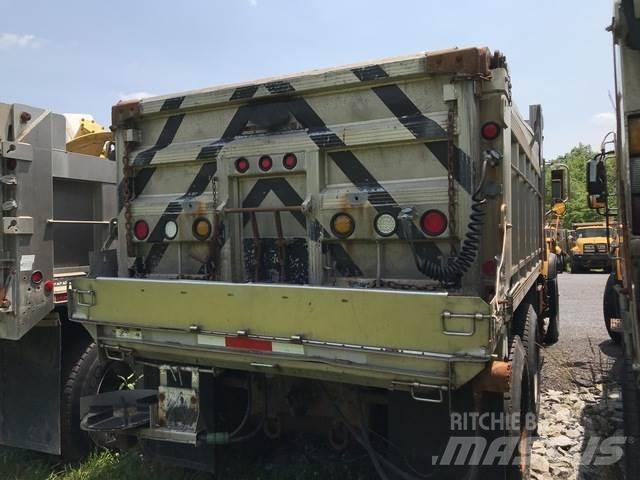 Mack CV700 Sneeuwschuivers en -ploegen
