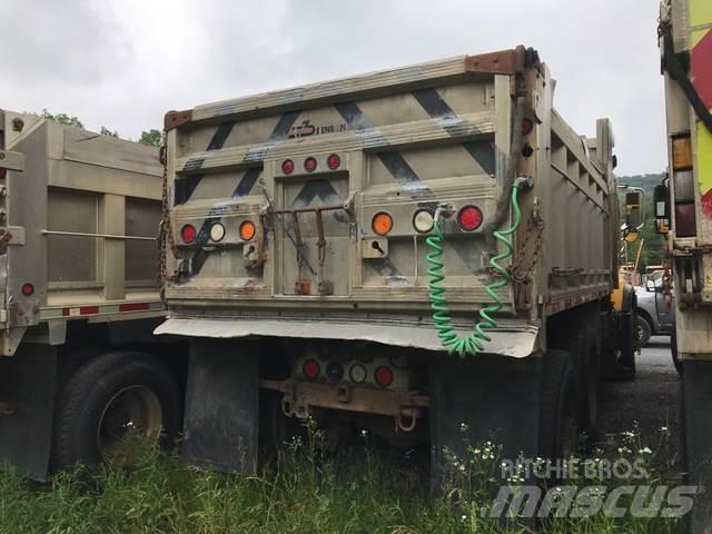 Mack CV700 Sneeuwschuivers en -ploegen