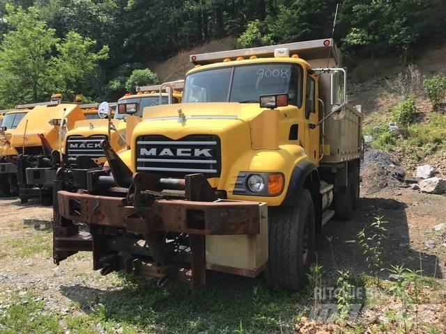 Mack CV700 Sneeuwschuivers en -ploegen