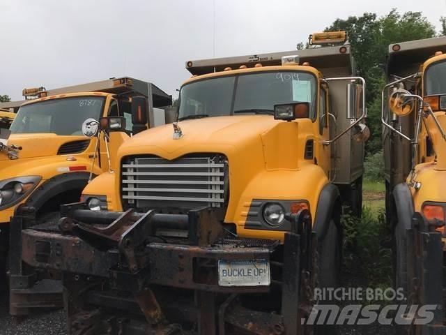 Mack CV700 Sneeuwschuivers en -ploegen