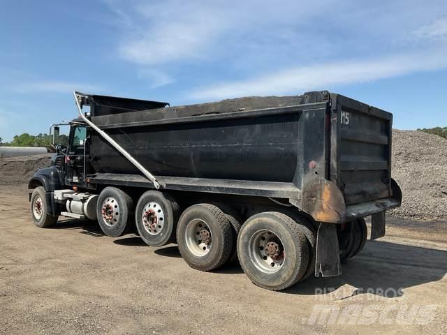 Mack CV713 Kipper