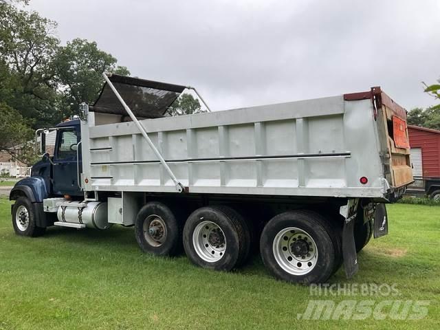 Mack CV713 Kipper