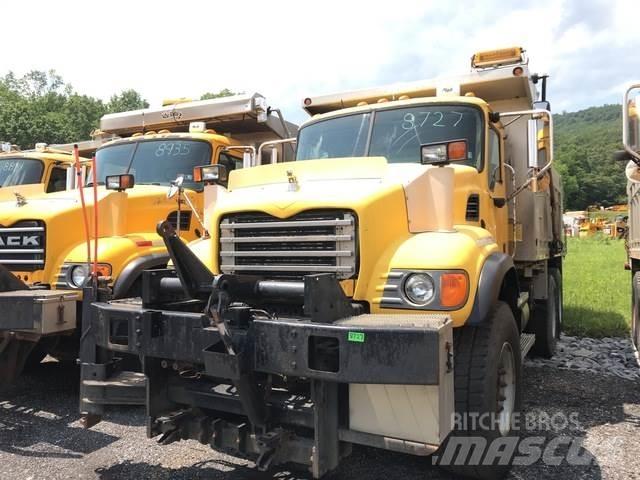 Mack CV713 Sneeuwschuivers en -ploegen