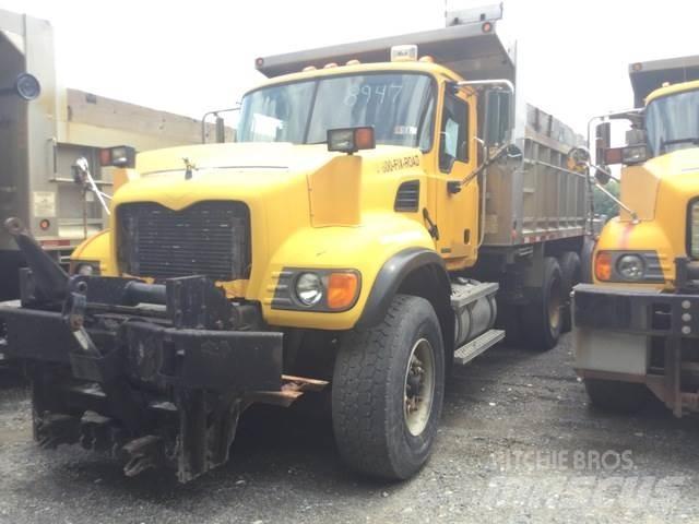 Mack CV713 Zand- en zoutstrooimachines