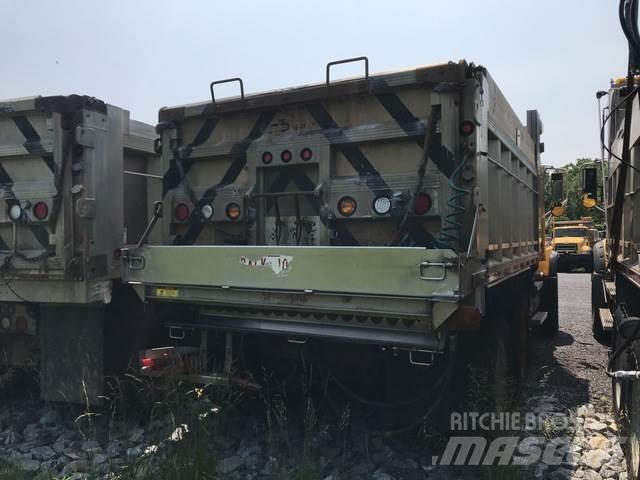 Mack CV713 Sneeuwschuivers en -ploegen