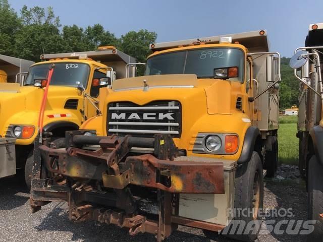 Mack CV713 Zand- en zoutstrooimachines