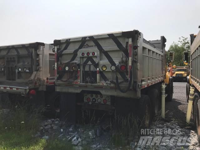 Mack CV713 Zand- en zoutstrooimachines