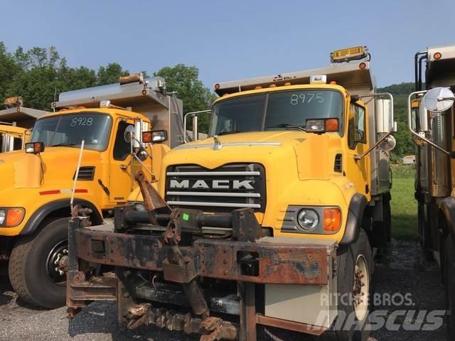 Mack CV713 Zand- en zoutstrooimachines
