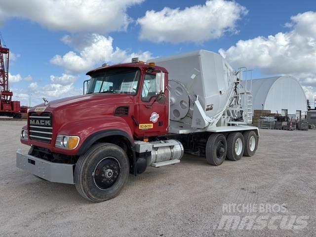 Mack CV713 Anders
