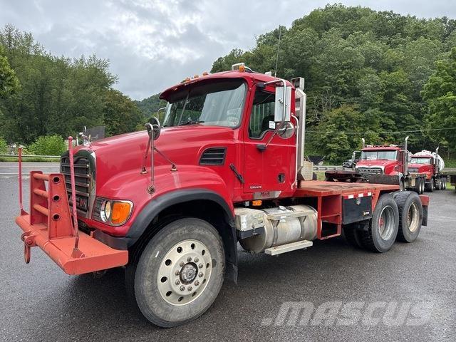 Mack CV713 Trekkers