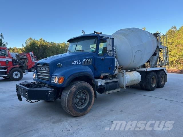 Mack CV713 Anders