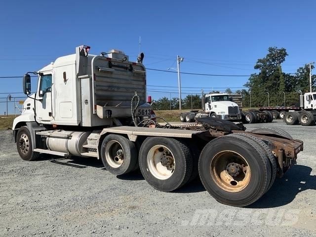 Mack CXN613 Trekkers