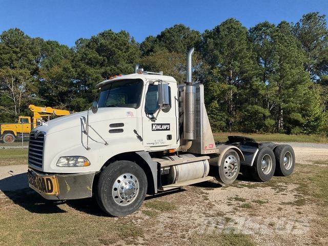 Mack CXN613 Trekkers