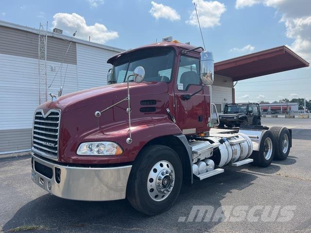 Mack CXU612 Trekkers