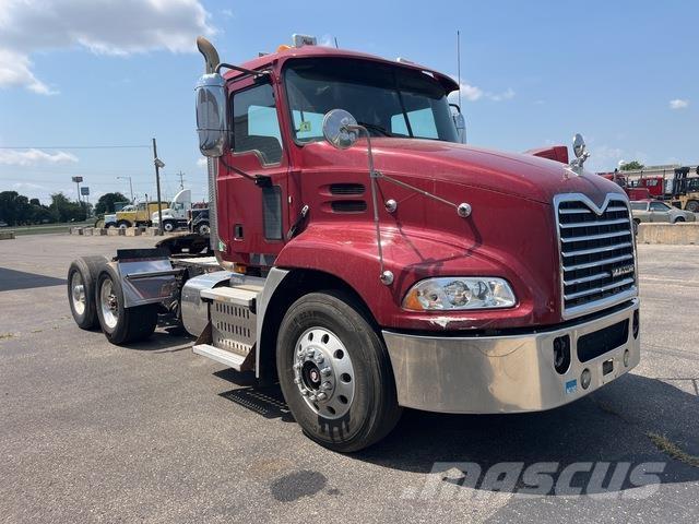 Mack CXU612 Trekkers