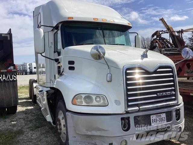 Mack CXU613 Trekkers