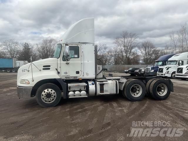 Mack CXU613 Trekkers