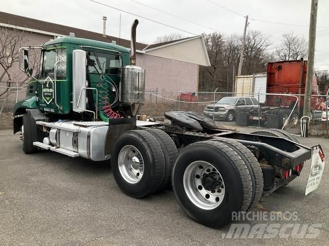 Mack CXU613 Trekkers