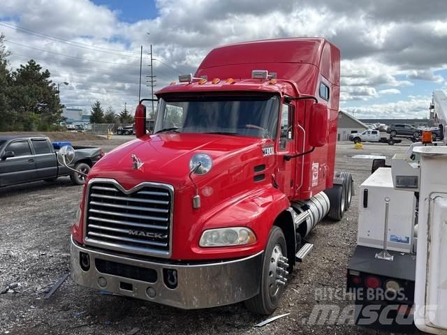 Mack CXU613 Trekkers