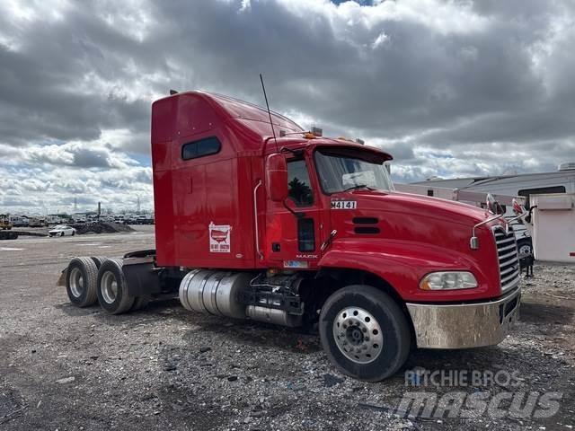 Mack CXU613 Trekkers