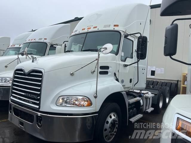 Mack CXU613 Trekkers