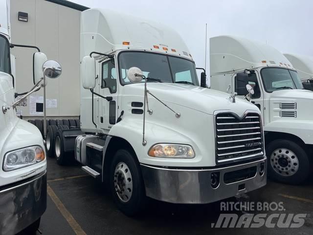 Mack CXU613 Trekkers