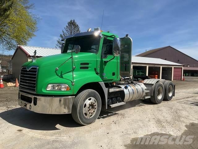 Mack CXU613 Trekkers